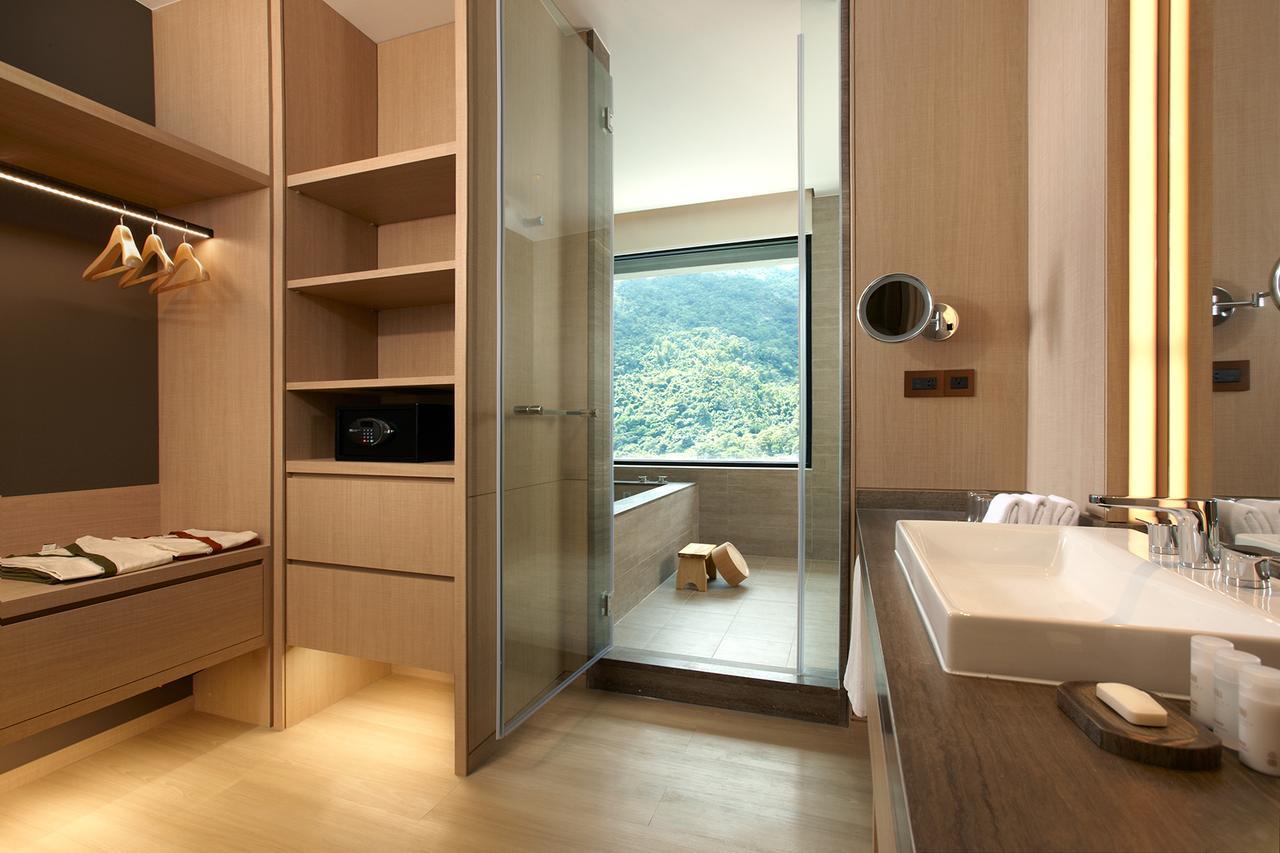 Mu Jiaoxi Hotel Екстер'єр фото A bathroom in a hotel