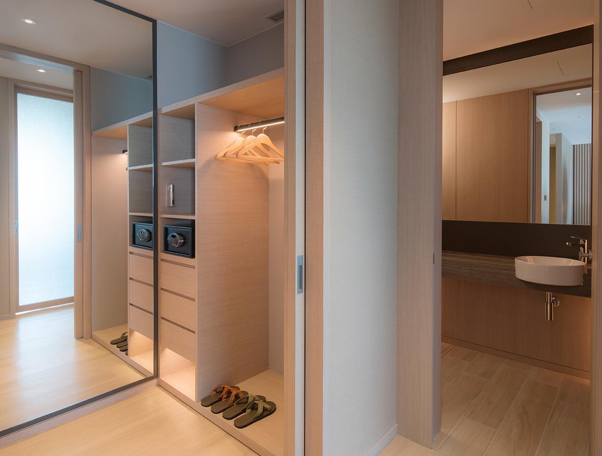 Mu Jiaoxi Hotel Екстер'єр фото A walk-in wardrobe