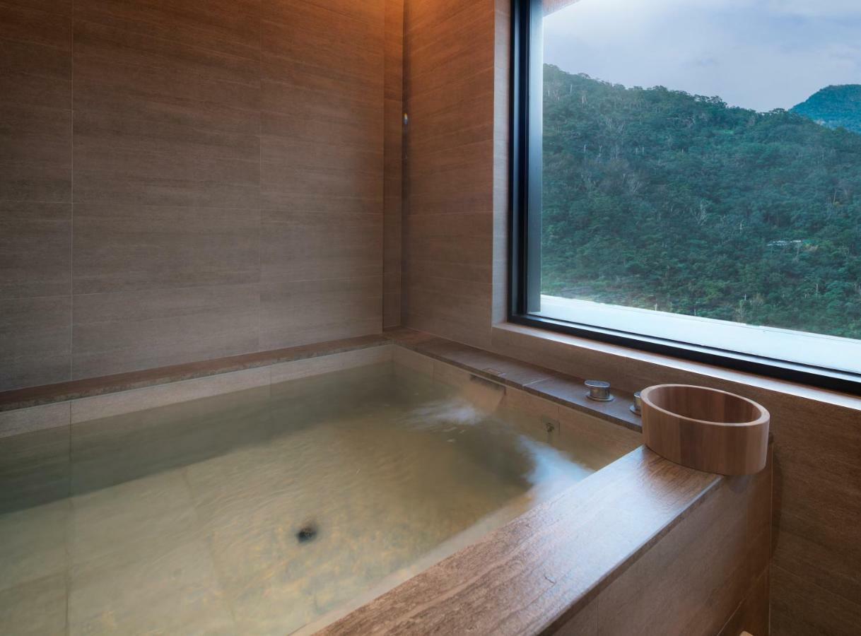 Mu Jiaoxi Hotel Екстер'єр фото A modern Japanese bathtub